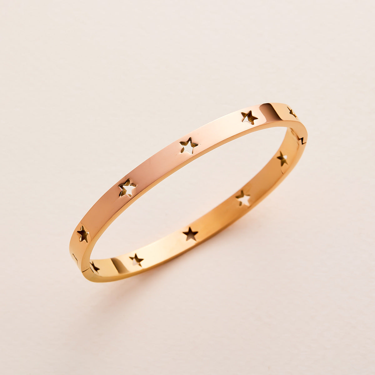 Fashion Men's And Women's Hollow Pentagram Bracelet Titanium Steel - Chic Angle